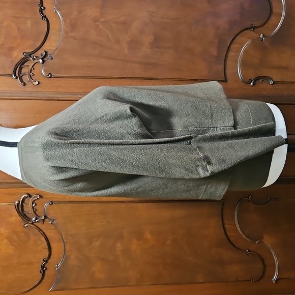 CAbi Pullover Tank Top & Crop Sweater Layered Crew Neck Army Green Sz XS - Picture 3 of 15